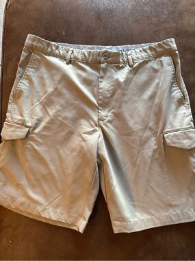 Greg Norman Collection Men's Cargo Shorts in Light Khaki
